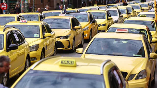 Χειρόφρενο σε όλη την επικράτεια: Η 48ωρη απεργία των ταξί και τα αιτήματα του κλάδου