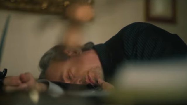 Το Σπίτι Δίπλα Στο Ποτάμι (17/12): Καταρρέει στο γραφείο του ο Αποστόλης