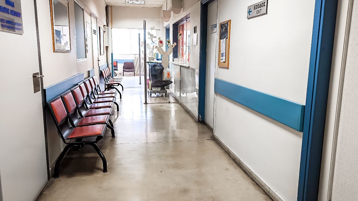 Τραγική κατάληξη: Πέθανε ξαφνικά ο άνδρας που επιτέθηκε σε γιατρό στο νοσοκομείο Αιγίου