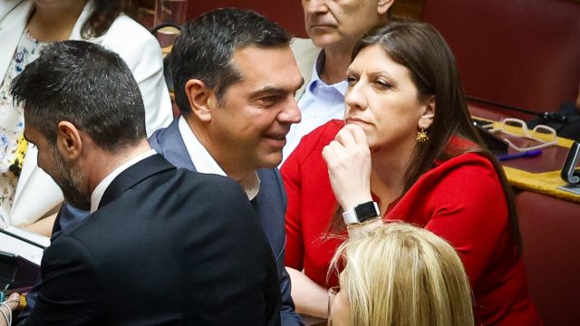 Κωνσταντοπούλου για Τσίπρα: «Πολιτικός απατεώνας, θα έπρεπε να ζητάει γονυπετής συγγνώμη»