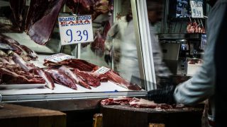 Χριστουγεννιάτικο τραπέζι: Οι φετινές τιμές στη Βαρβάκειο – Η ακρίβεια στο κρέας «σπάει» ρεκόρ