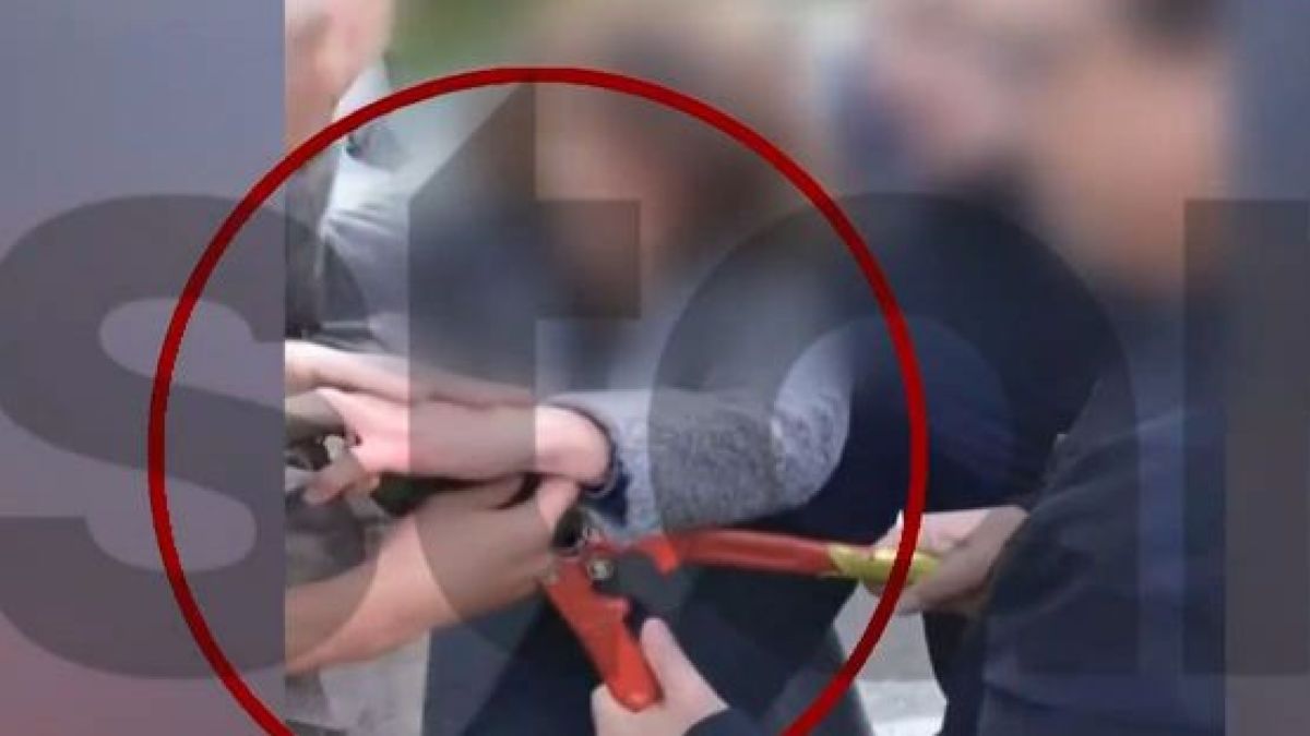 Χαλάνδρι: Καθηγητής έπιασε με κόφτη τα δάχτυλα μαθητή σε κατάληψη – «Έλα, βγάλ’ το με πονάει…»