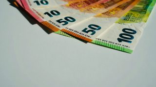 Συντάξεις: Ποιοι είναι οι «ευνοημένοι» που λαμβάνουν Δώρα έως 800 ευρώ