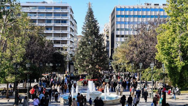 Θυσία στον βωμό της ακρίβειας οι χριστουγεννιάτικες αγορές: Επηρεασμένο το 95,1% των Ελλήνων