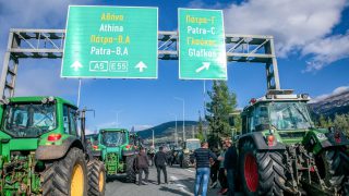 Χριστούγεννα με μπλόκα: Οι αγρότες κλιμακώνουν τις κινητοποιήσεις – Τα αιτήματά τους αναλυτικά