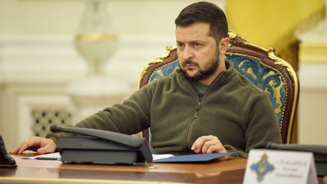 Ζελένσκι: «Θα υπάρξουν παραχωρήσεις» – Ενόψει καθοριστικών συνομιλιών στο Βερολίνο ζητά «αξιοπρεπή» ειρήνη