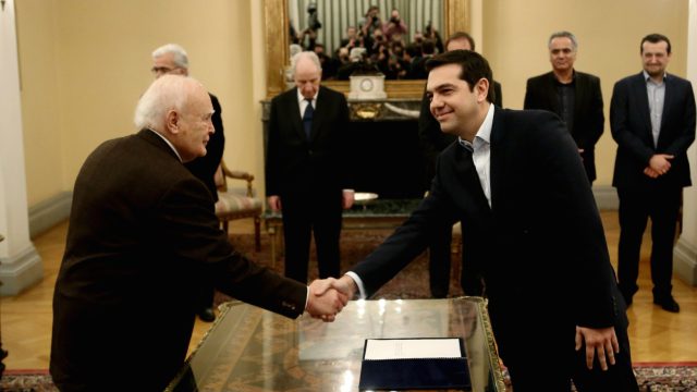 Σαν σήμερα, 26 Ιανουαρίου  2015: Σχηματίζεται κυβέρνηση συνεργασίας ΣΥΡΙΖΑ – ΑΝΕΛ και ο Αλέξης Τσίπρας ορκίζεται πρωθυπουργός με πολιτικό όρκο