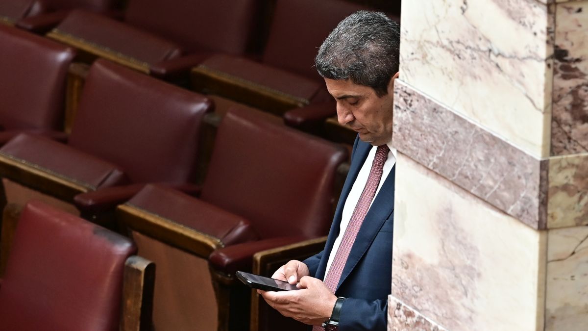 Λευτέρης Αυγενάκης: Έστησε «μίνι ΟΠΕΚΕΠΕ» στην Κρήτη αλλά… σύρθηκε σε παραίτηση
