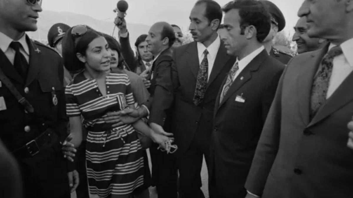 Σωματοφύλακες περικυκλώνουν τον Σάχη το 1971