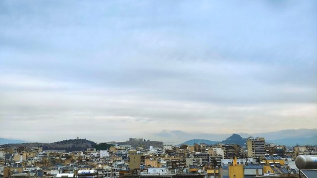 Καιρός σήμερα (05/01): Υψηλές θερμοκρασίες και σκόνη – Η πρόγνωση για τα Θεοφάνεια – Αρναούτογλου και Αρνιακός προειδοποιούν