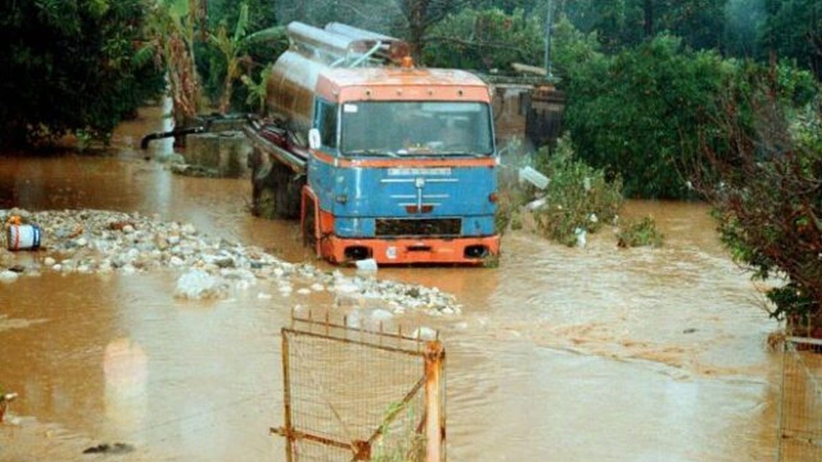 Σαν σήμερα, 12 Ιανουαρίου 1997: Η μέρα που ο ουρανός «εκδικήθηκε» – 29 χρόνια από τη φονική θεομηνία με τους 6 νεκρούς