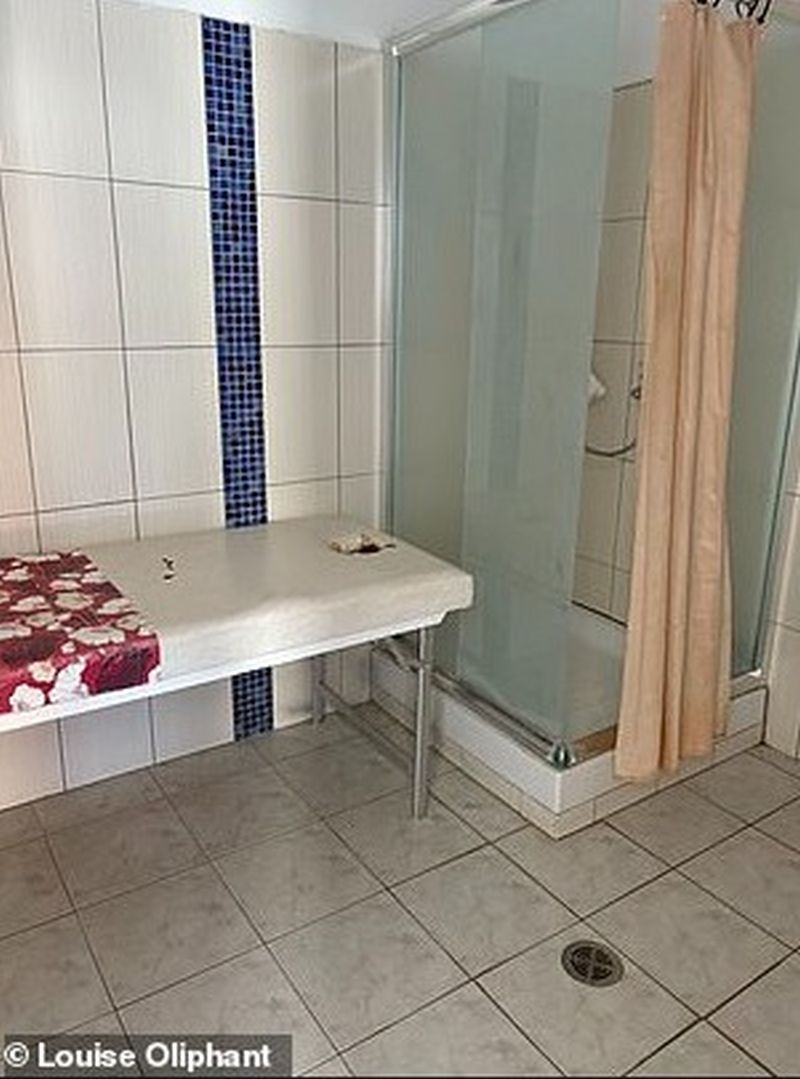 Στη φωτογραφία φαίνεται η αίθουσα σπα που βρήκε η Λουίζ στο ξενοδοχείο. 