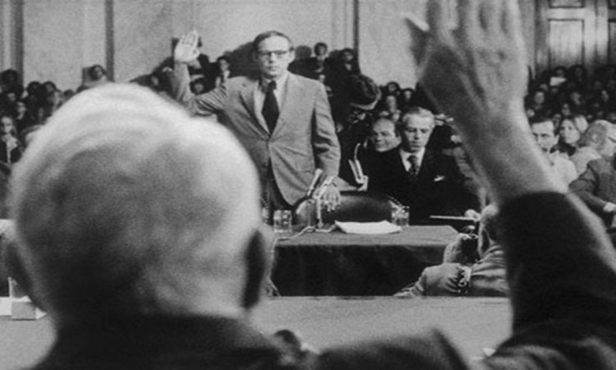 Αρχίζει η δίκη για το σκάνδαλο Γουότεργκεϊτ.