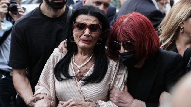 Ζωζώ Σαπουντζάκη: Διέρρευσε ότι… πέθανε! Η «Βασίλισσα της Νύχτας» έχει επιστρέψει υγιής σπίτι της
