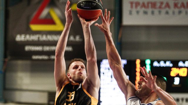 Καρδίτσα – ΑΕΚ 71-79: Πέμπτη σερί νίκη στην Basket League με 30 πόντους του Μπάρτλεϊ