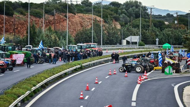 Κινητοποιήσεις αγροτών: Τα «συν» και τα «πλην» για την αγορά και το παρασκήνιο της εκτόνωσης