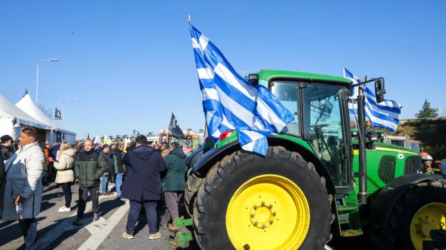 Αγρότες: Πανελλαδικό «μπλακ άουτ» και κάθοδος στην Αθήνα – Η απάντηση στον Τσιάρα