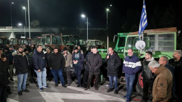 Αγρότες: Το παρασκήνιο της συνάντησης στο Μαξίμου και το «μπλόκο» στον αμετανόητο Ανεστίδη
