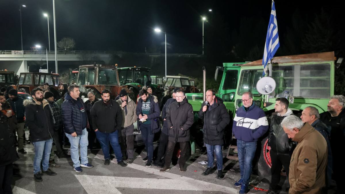 Αγρότες: Το παρασκήνιο της συνάντησης στο Μαξίμου και το «μπλόκο» στον αμετανόητο Ανεστίδη