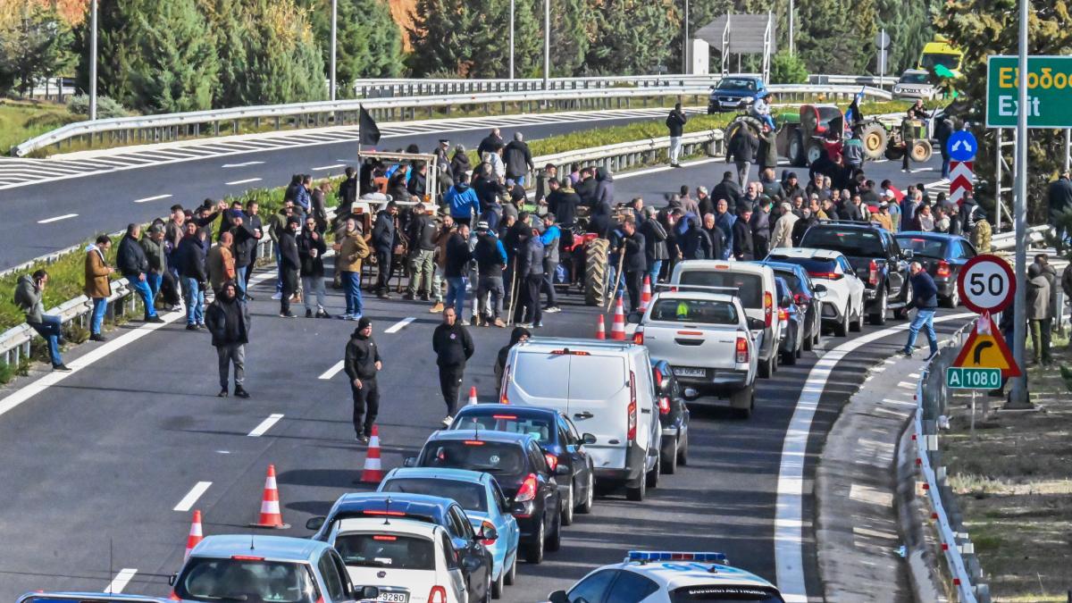 Αγρότες στα Μάλγαρα: Νέα κλιμάκωση με 48ωρους αποκλεισμούς δρόμων και τελωνείων