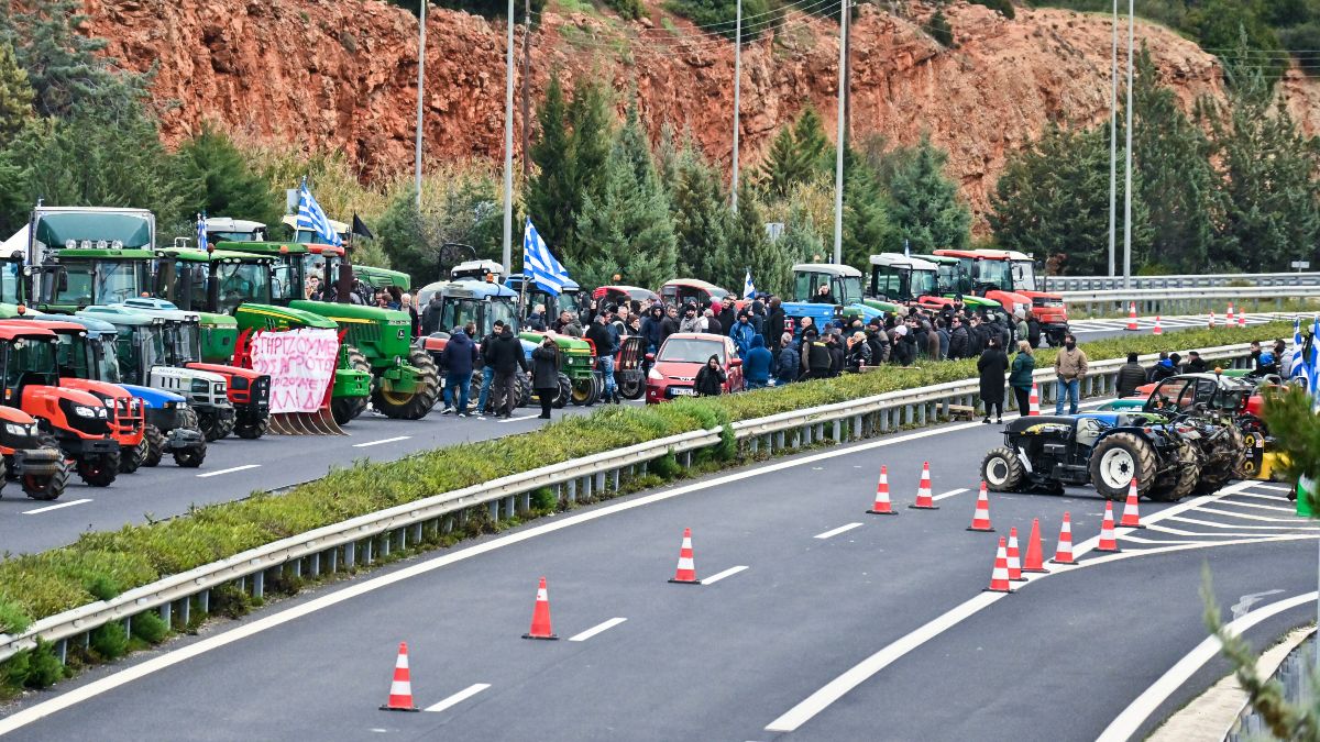 Αγρότες λένε «Ναι» στον διάλογο αλλά «Όχι» σε συλλαλητήριο – Τα τρακτέρ παραμένουν στους δρόμους