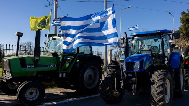 Αγρότες: Επιστρέφουν δριμύτεροι στα μπλόκα ενόψει της πανελλαδικής σύσκεψης στα Μάλγαρα