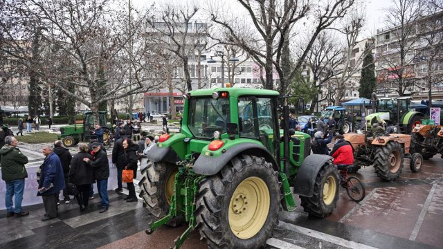 Οι αγρότες αποχώρησαν από το μπλόκο της Νίκαιας – «Ο αγώνας συνεχίζεται»
