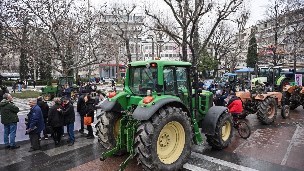 Οι αγρότες αποχώρησαν από το μπλόκο της Νίκαιας – «Ο αγώνας συνεχίζεται»