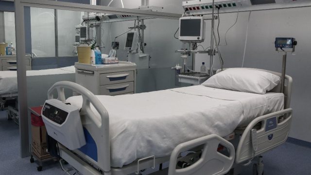 ΕΣΥ σε κατάσταση πολιορκίας: Το εκρηκτικό κοκτέιλ γρίπης, ράντζων και έλλειψης προσωπικού – Πώς θα «πάρουν ανάσα» τα νοσοκομεία