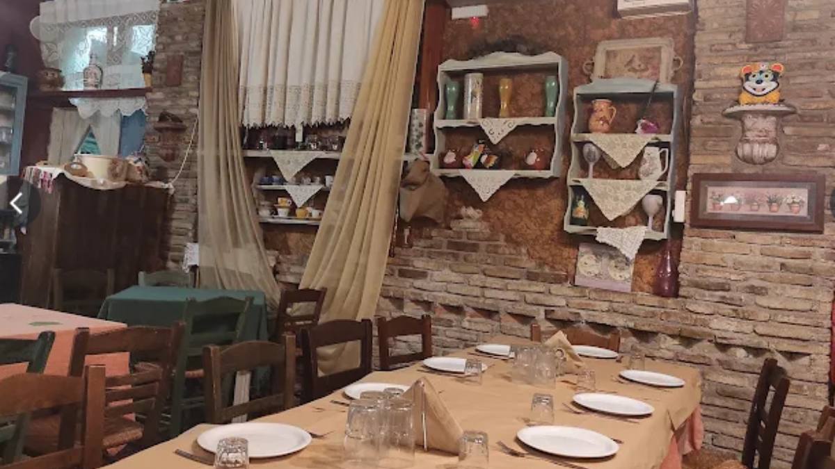 Μιχάλης – Στου Κουτρούλη: Το «κρυφό» υπόγειο των Αμπελοκήπων που εδώ και 70 χρόνια μυρίζει παλιά Αθήνα