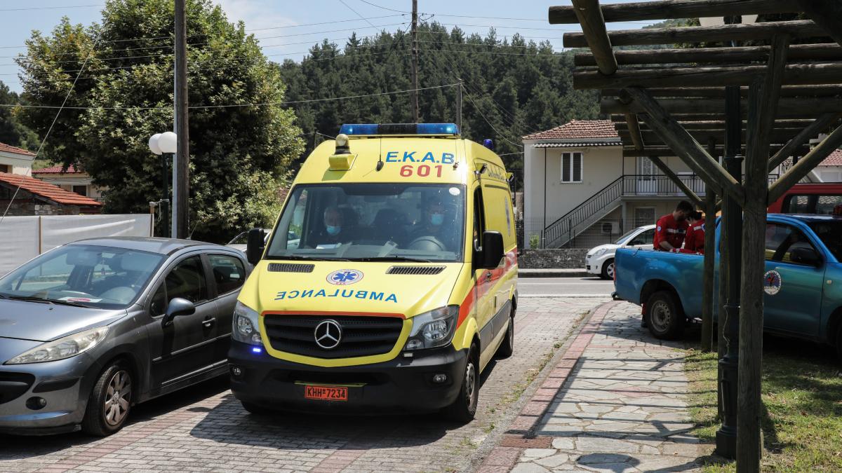Σε κρίσιμη κατάσταση ανήλικος μετά από εκπυρσοκρότηση όπλου σε αυλή σπιτιού