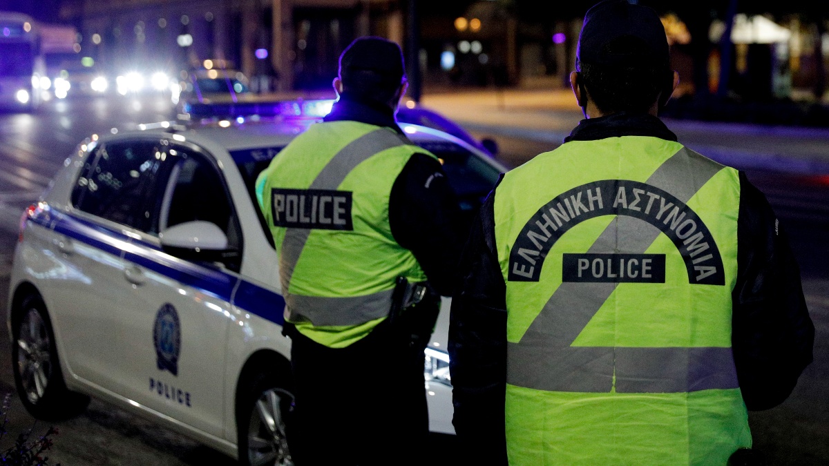 Τρελή πορεία στην Κηφισιά: Μεθυσμένος οδηγός έπεσε σε 7 οχήματα και δέντρο