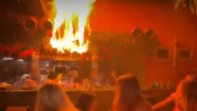 Το Μπαλί παραλίγο να γινόταν Κραν Μοντανά – Κλαμπ έπιασε φωτιά από πυροτεχνικά