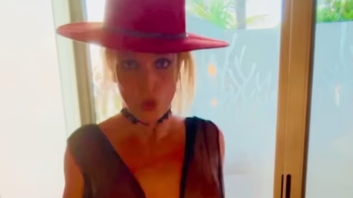 Η Britney Spears υπέστη… ατύχημα με το διαφανές κορμάκι της ενώ χόρευε twerk