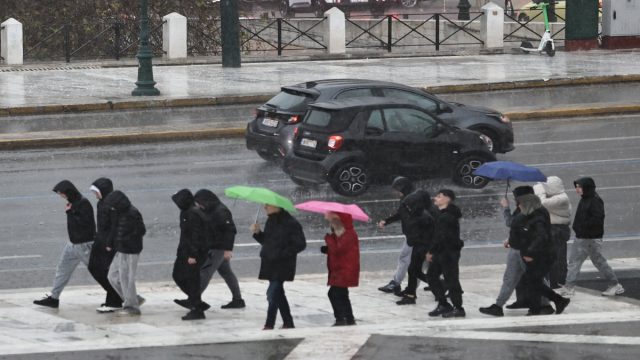 Καιρός σήμερα (29/1): Συνεχίζονται οι βροχές και οι καταιγίδες – Η πρόγνωση από Σούζη και Αρνιακό
