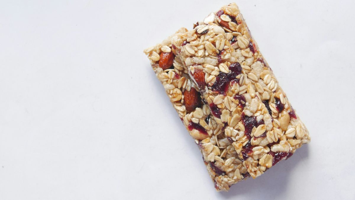 Είναι οι μπάρες πρωτεΐνης υγιεινές; Η «σκοτεινή» αλήθεια πίσω από το αγαπημένο σνακ των αθλητών