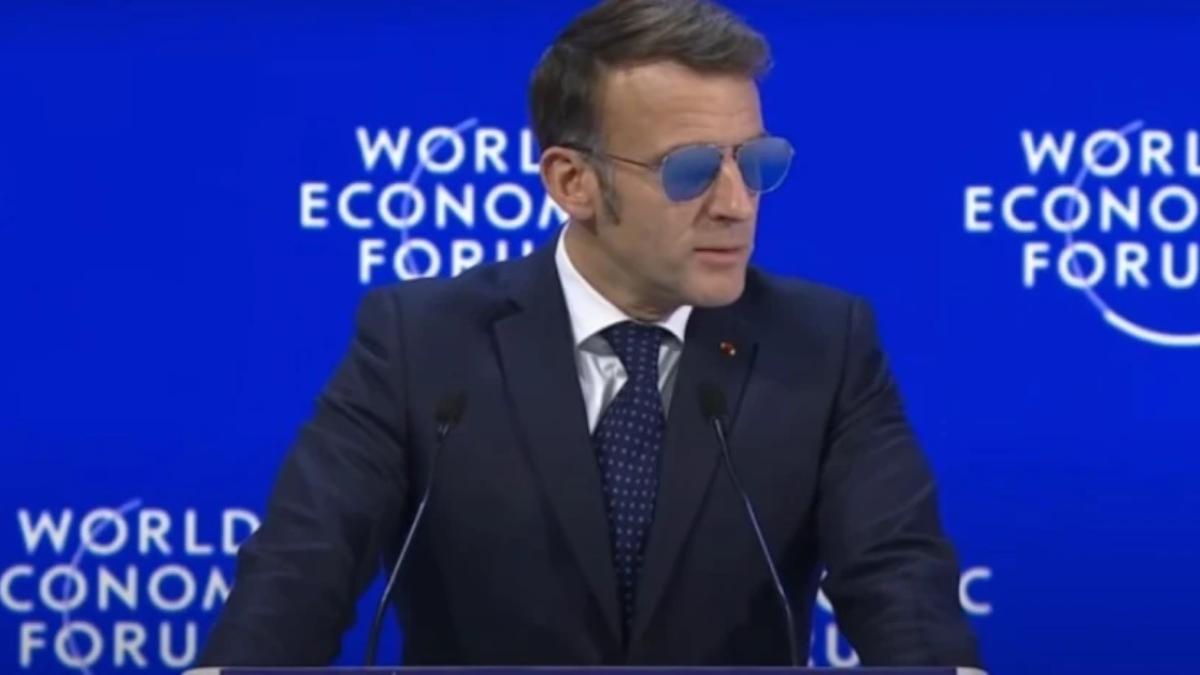 Ο «Maverick» Μακρόν στο Νταβός: Με γυαλιά Aviator στην ομιλία του – Τι συμβαίνει με την υγεία του