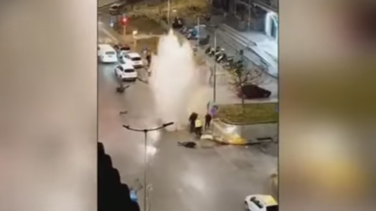 Θεσσαλονίκη: Αγωγός «εκτόξευσε» τέσσερις εργάτες της ΕΥΑΘ – Σοκαριστικό βίντεο
