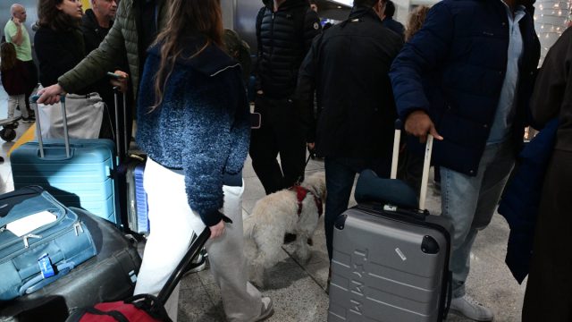 Μπλακ άουτ στο FIR Αθηνών: Χωρίς απαντήσεις και χωρίς… βαλίτσες 72 ώρες μετά