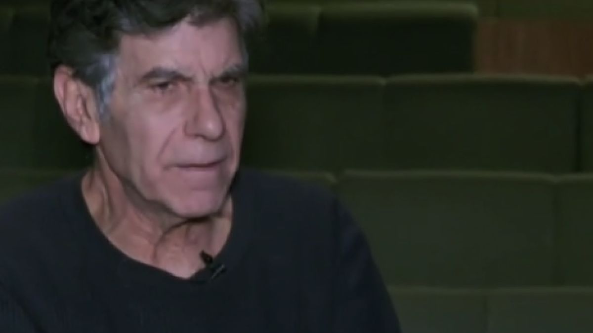 Γιάννης Μπέζος: «Η βλακεία δεν πρέπει να μας χαρακτηρίζει» – Το σχόλιο για τις αμβλώσεις και τους νέους καλλιτέχνες