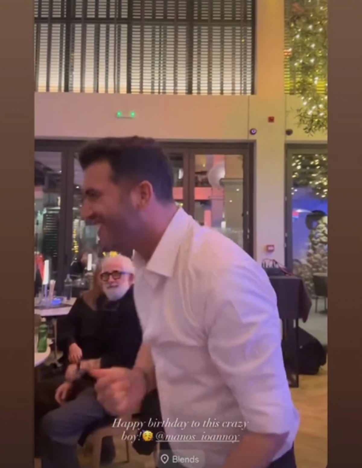 Αναδημοσίευση του Μάνου Ιωάννου στο Instagram, που φαίνεται ο Πέτρος Φιλιππίδης και η Ελπίδα Νίνου