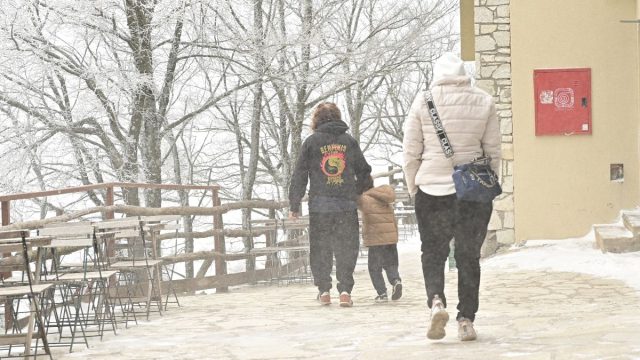 Συναγερμός για την κακοκαιρία: Πέντε περιφέρειες στο «κόκκινο» – Ανοιχτό το ενδεχόμενο να κλείσουν τα σχολεία στην Αττική
