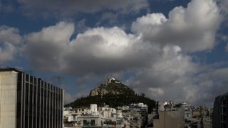 Καιρός σήμερα 24/1: Βελτίωση με ήπιες θερμοκρασίες και τοπικές αστάθειες – Πού θα σημειωθούν βροχές σύμφωνα με Αρνιακό και Τσατραφύλλια