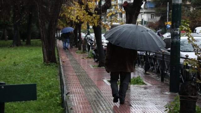 Καιρός σήμερα 27/1: Επιμένουν οι καταιγίδες ενώ έρχονται και δύο νέα κύματα κακοκαιρίας – Η πρόγνωση από Τσατραφύλλια και Αρνιακό
