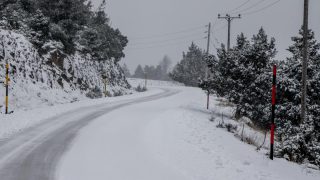 Συναγερμός για την κακοκαιρία: Στο «κόκκινο» η Αττική και άλλες 4 περιοχές – Πού θα «χτυπήσουν» χιόνια και καταιγίδες