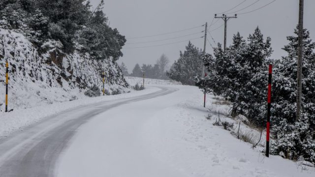 Συναγερμός για την κακοκαιρία: Στο «κόκκινο» η Αττική και άλλες 4 περιοχές – Πού θα «χτυπήσουν» χιόνια και καταιγίδες