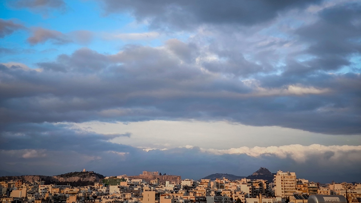Καιρός σήμερα 3/1: Ισχυροί νοτιάδες ανεβάζουν τον υδράργυρο – Τι αναφέρουν Αρνιακός και Σούζη