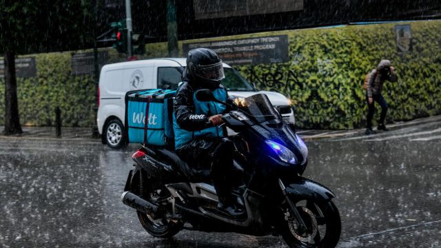 Υπουργείο Εργασίας: Έκτακτα μέτρα για τους εργαζόμενους λόγω κακοκαιρίας – Τι ισχύει για αύριο Τετάρτη