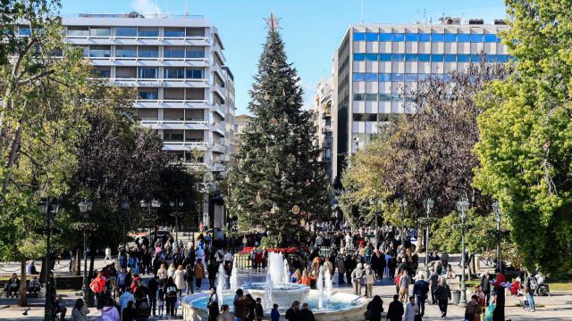 Το ωράριο στην αγορά: Πώς θα λειτουργήσουν σήμερα (2/1) καταστήματα, σούπερ μάρκετ και τράπεζες
