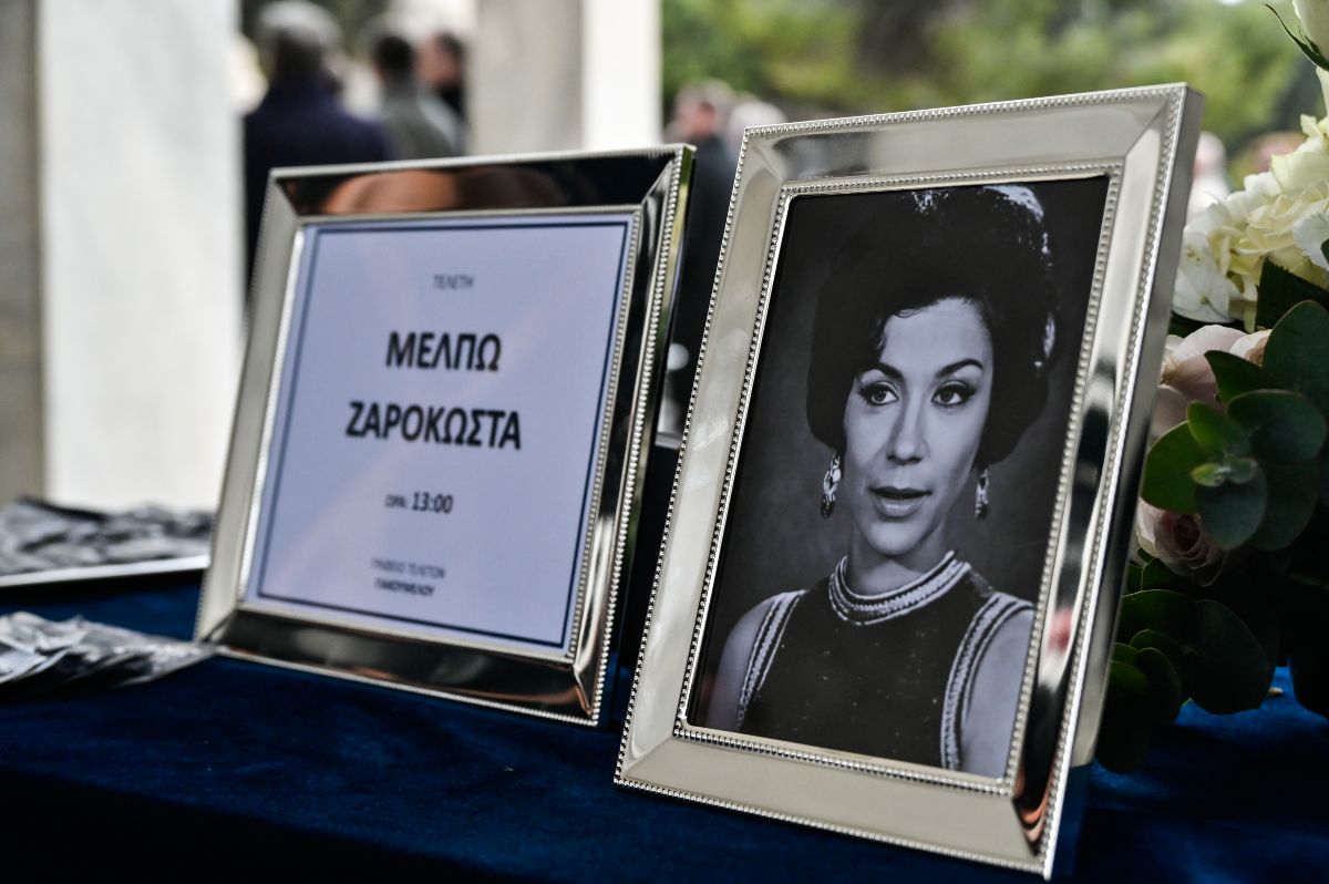 Σιωπή και δάκρυα στο ύστατο χαίρε της Μέλπως Ζαρόκωστα